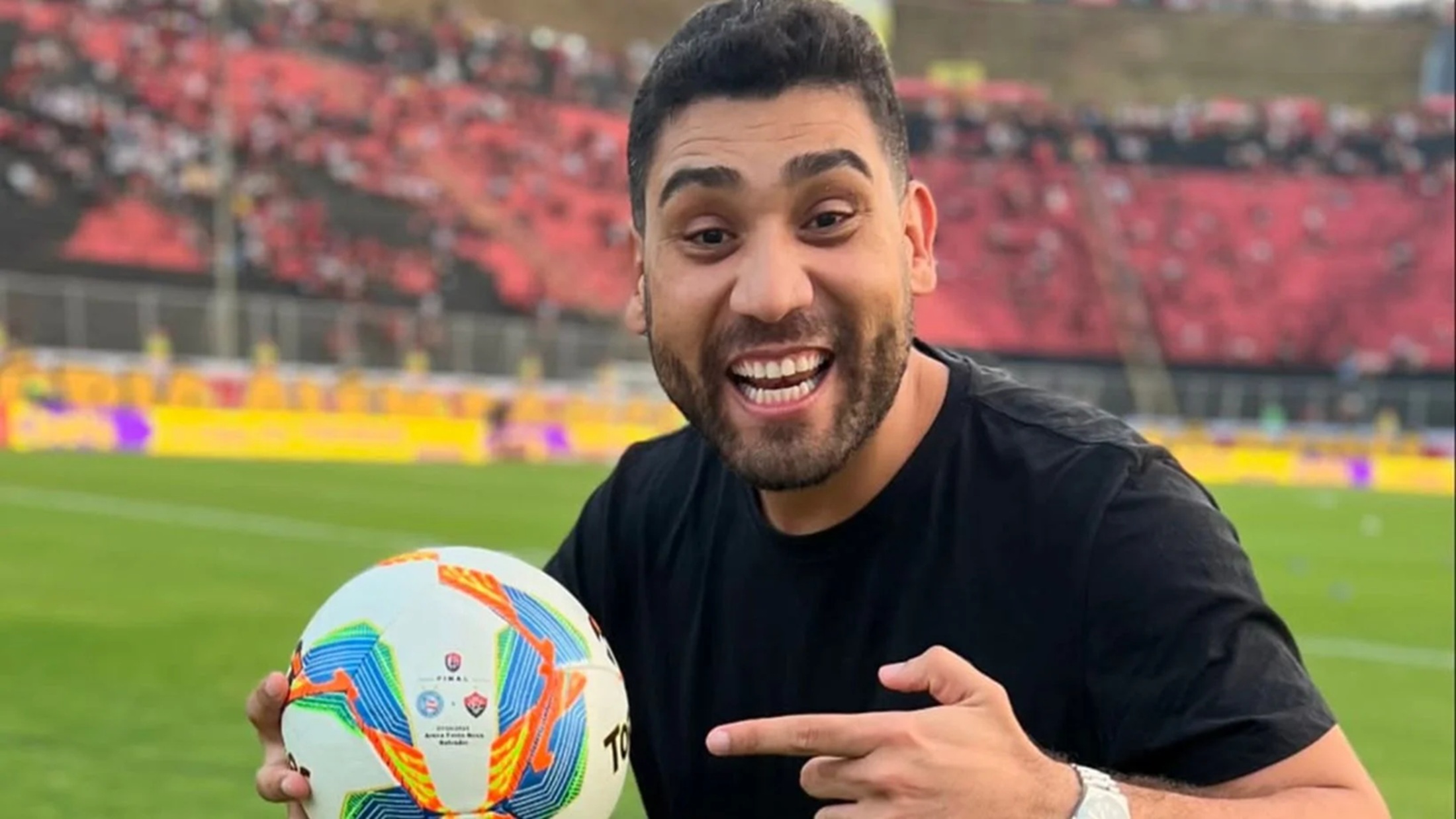 Narrador da Globo aciona Justiça após ataques na internet