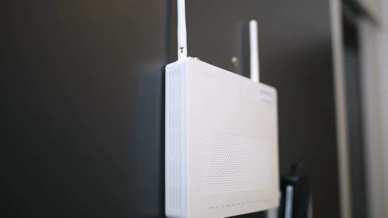 Esse acessório barato melhora o sinal do Wi-Fi em toda a casa e pouca gente conhece