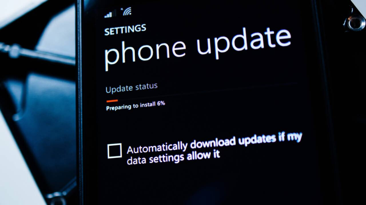 Celular parou de receber atualização? Veja o que pode acontecer e como resolver
