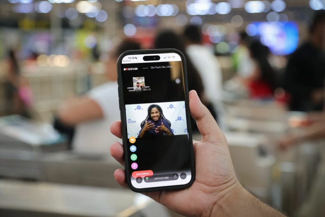 Metrô de SP terá intérpretes de Libras por videochamada nas estações