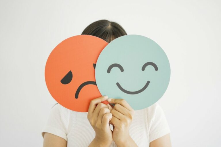 FOMO: conheça as causas e os sintomas da síndrome relacionada ao medo de perder algo