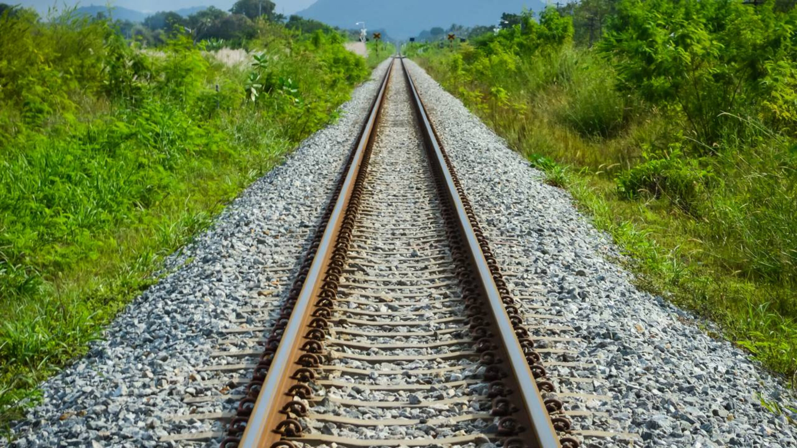 Para que servem as pedras na ferrovia e por que elas são essenciais para os trilhos