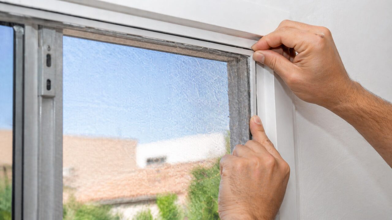 Aprenda a fazer telas contra mosquitos e moscas de forma simples para proteger sua casa