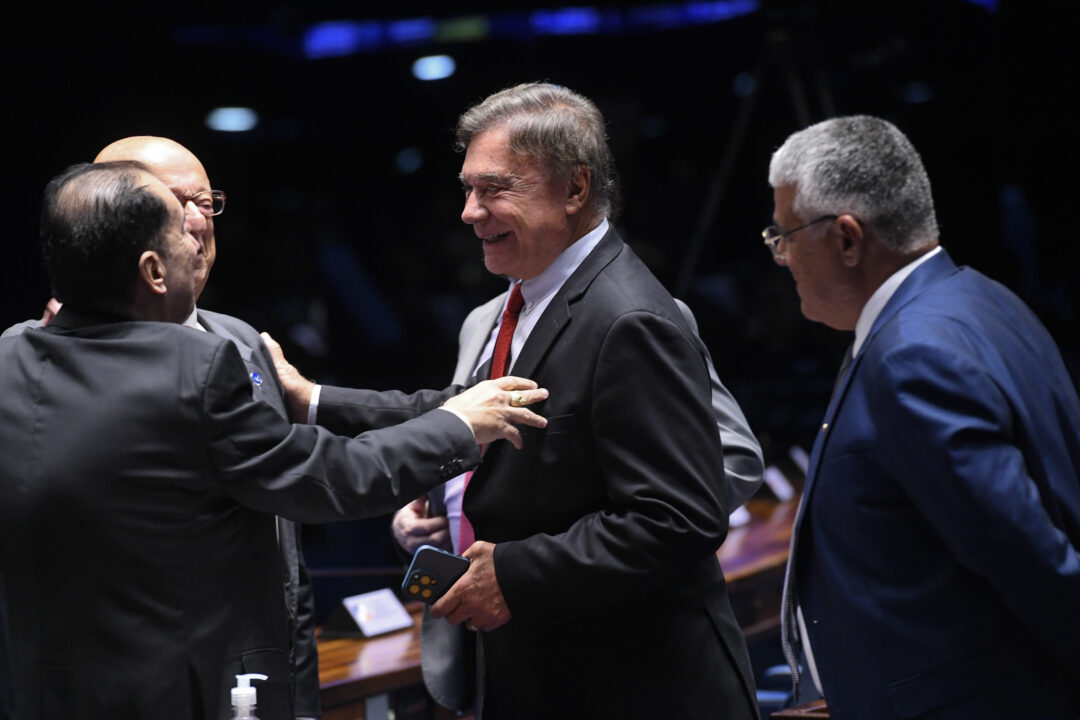 Paraná Pesquisas: Alvaro Dias lidera corrida ao Senado no Paraná