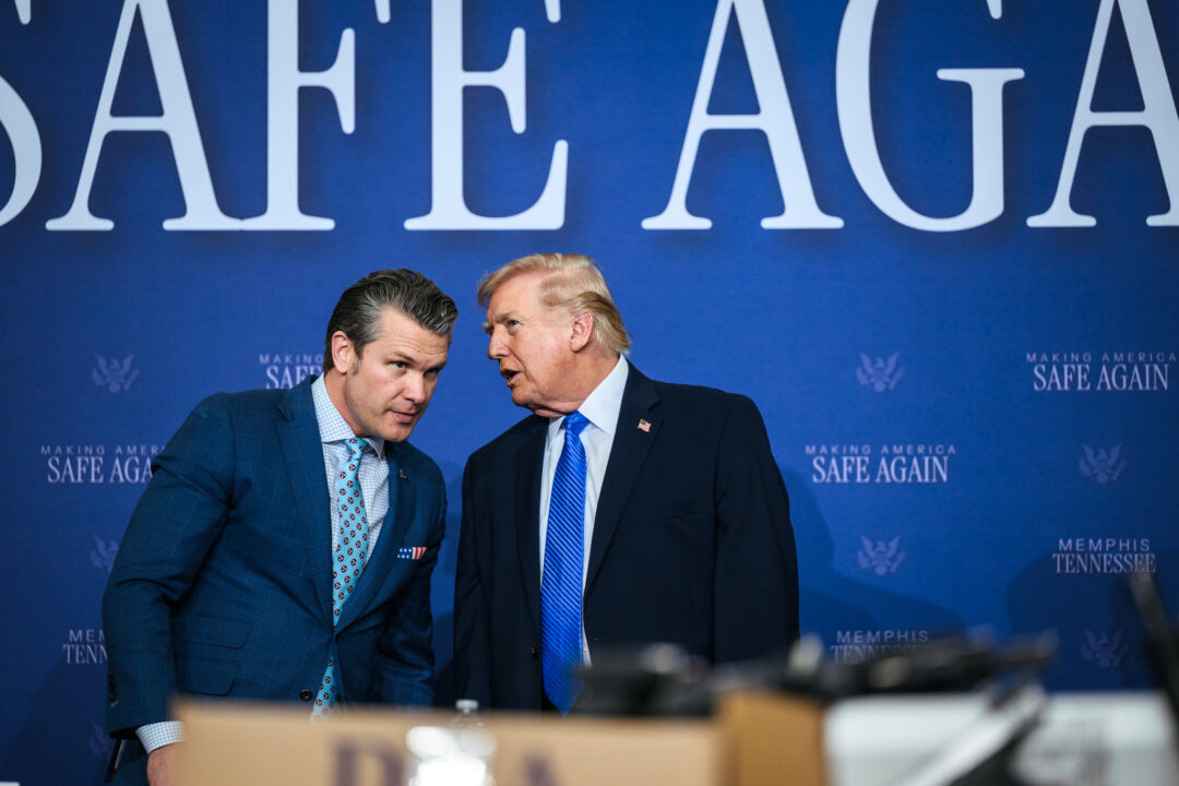 Trump confirma ataque de destróieres e pressiona Irã por acordo