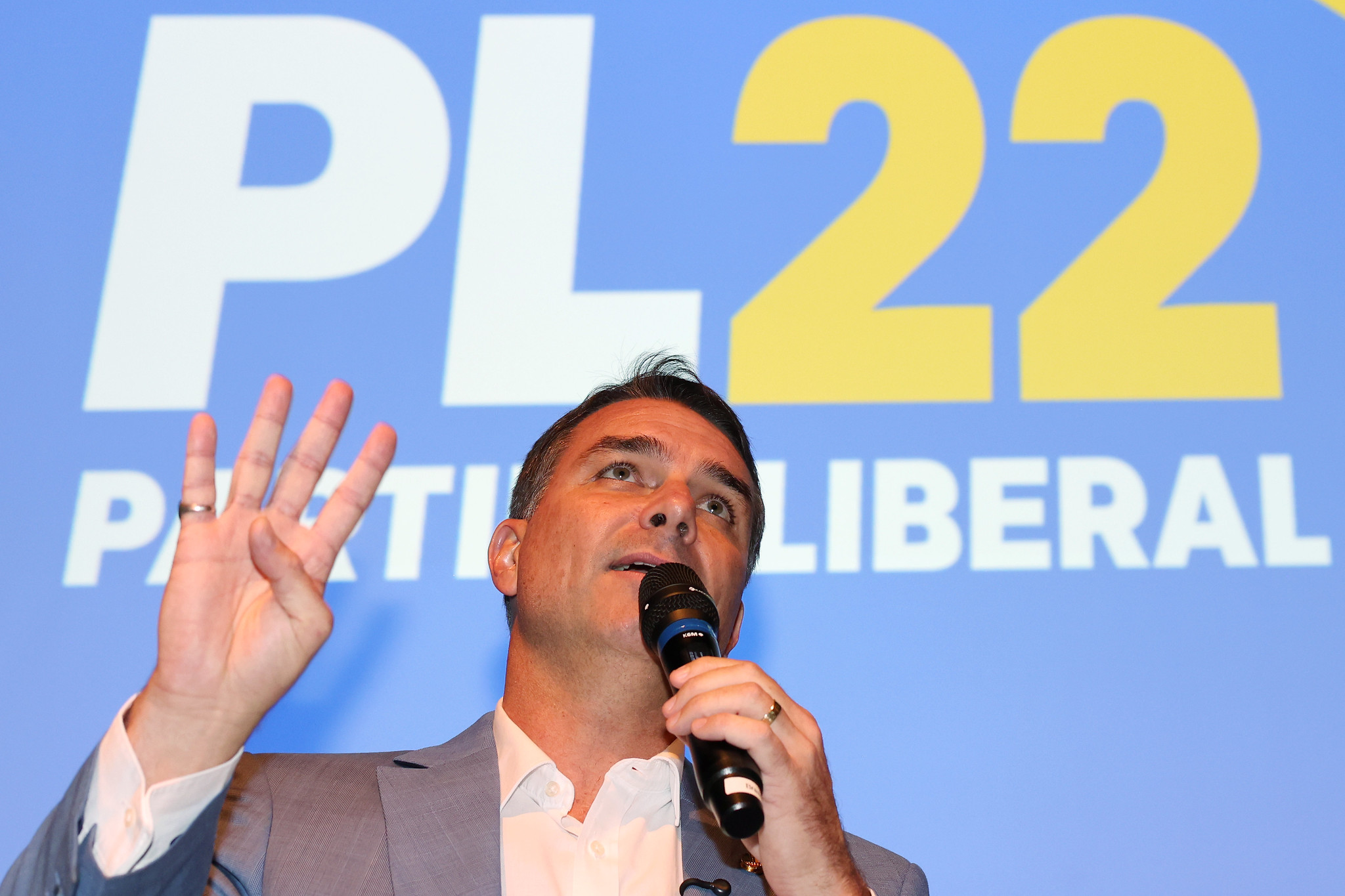 “Não tem apoio ao Flávio? Descarte-o, ainda que do PL”, diz Eduardo