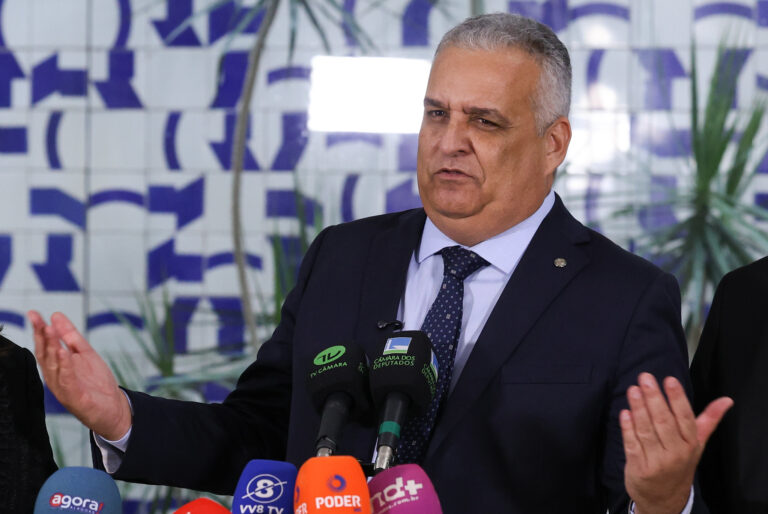 Gaspar diz que PF tenta proteger Lulinha no caso INSS