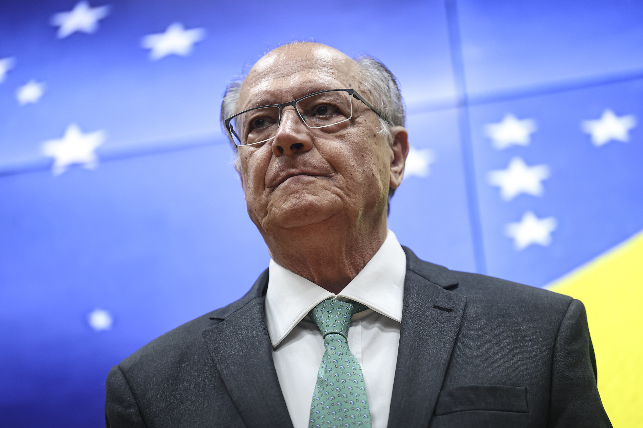 “É uma ameaça à democracia, ao país, ao povo”, diz Alckmin sobre Flávio