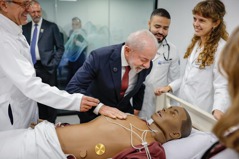 Crusoé: Lula admite que precisa de um psicólogo