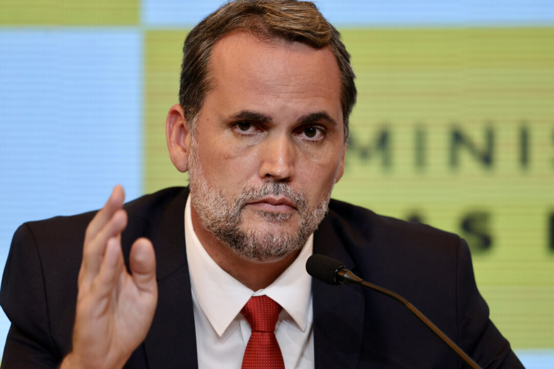 Governo “acha” R$ 19,6 bi para Bolsa Família