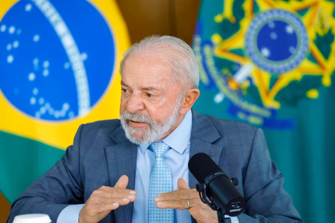 Lula repete Haddad e renega a taxa das blusinhas
