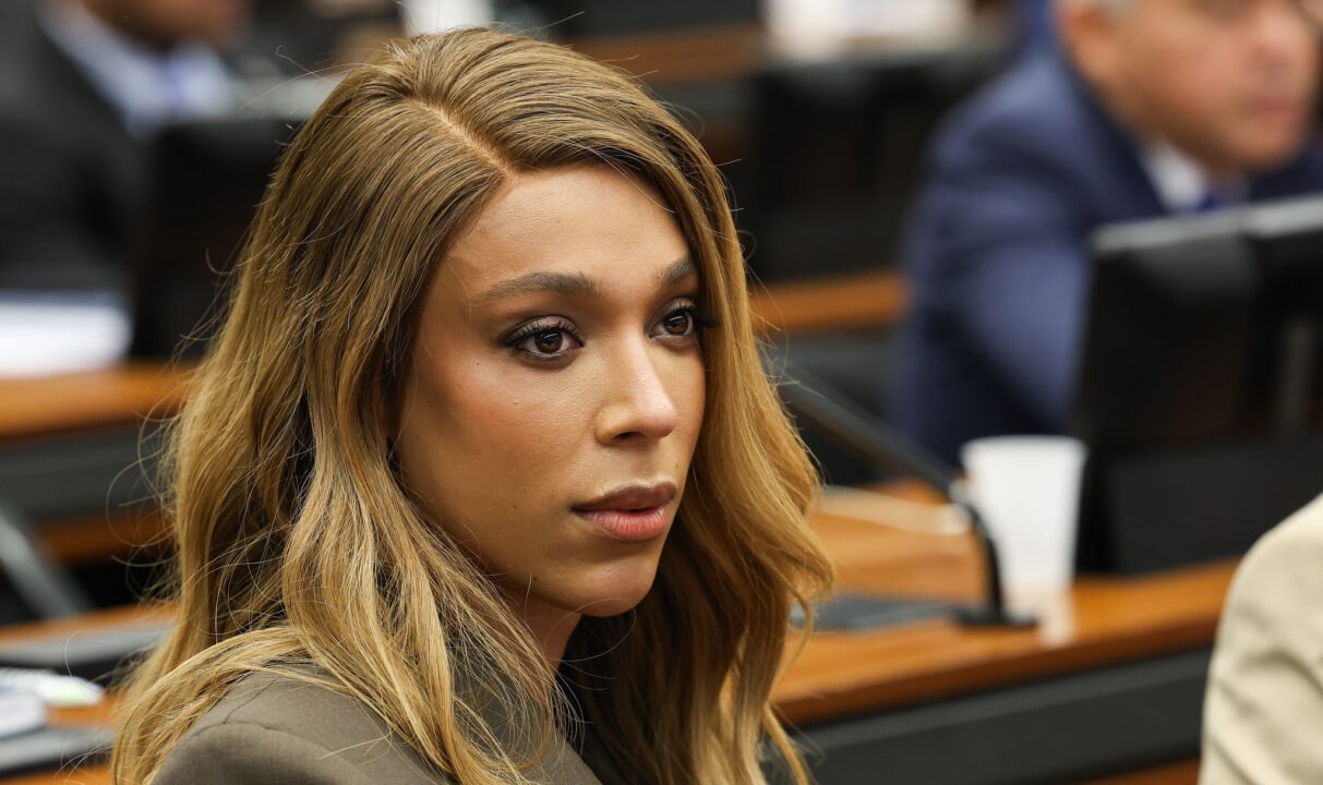 AGU está a serviço de Erika Hilton?