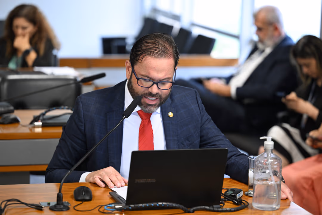 Seif questiona Messias sobre parecer para atuação institucional de Janja