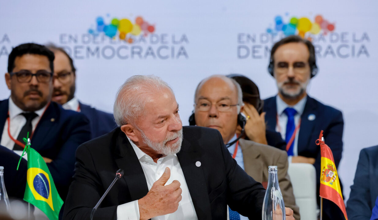PT aciona TSE por vídeo de Flávio Bolsonaro contra Lula