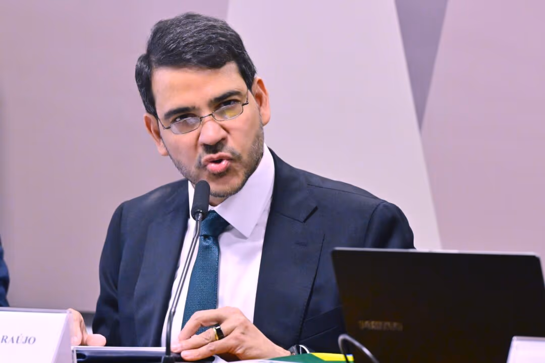 “Governo Lula acabou”, diz Flávio após rejeição de Messias