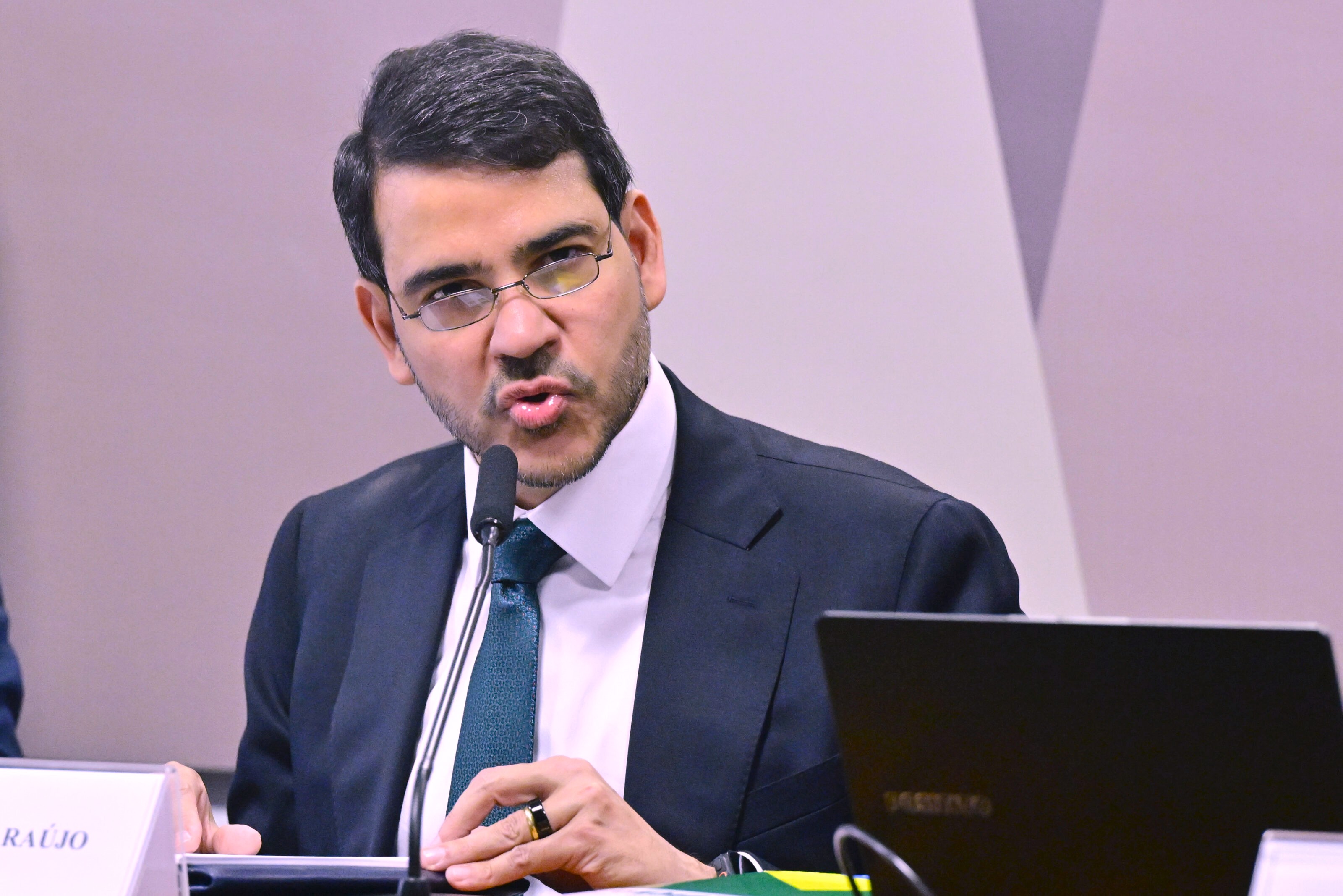 “Governo Lula acabou”, diz Flávio após rejeição de Messias