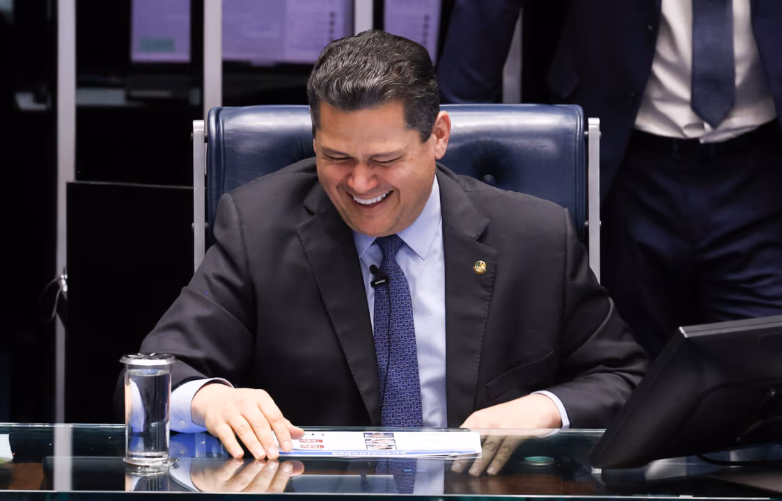 Alcolumbre indica que vaga no STF ficará para o próximo presidente