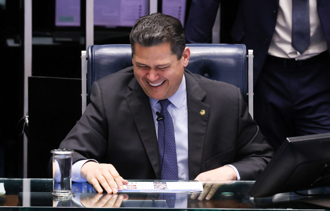 Alcolumbre indica que vaga no STF ficará para o próximo presidente