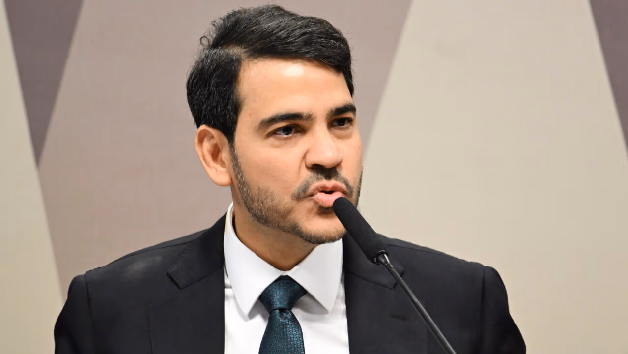 “Sou totalmente contra o aborto”, afirma Messias