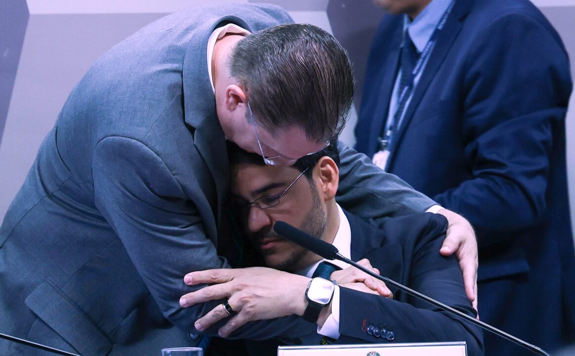 O abraço de Sóstenes em Messias