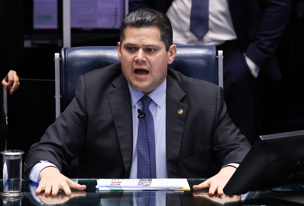 Alcolumbre cancela sessão do Congresso após operação da PF que mira Jaques Wagner