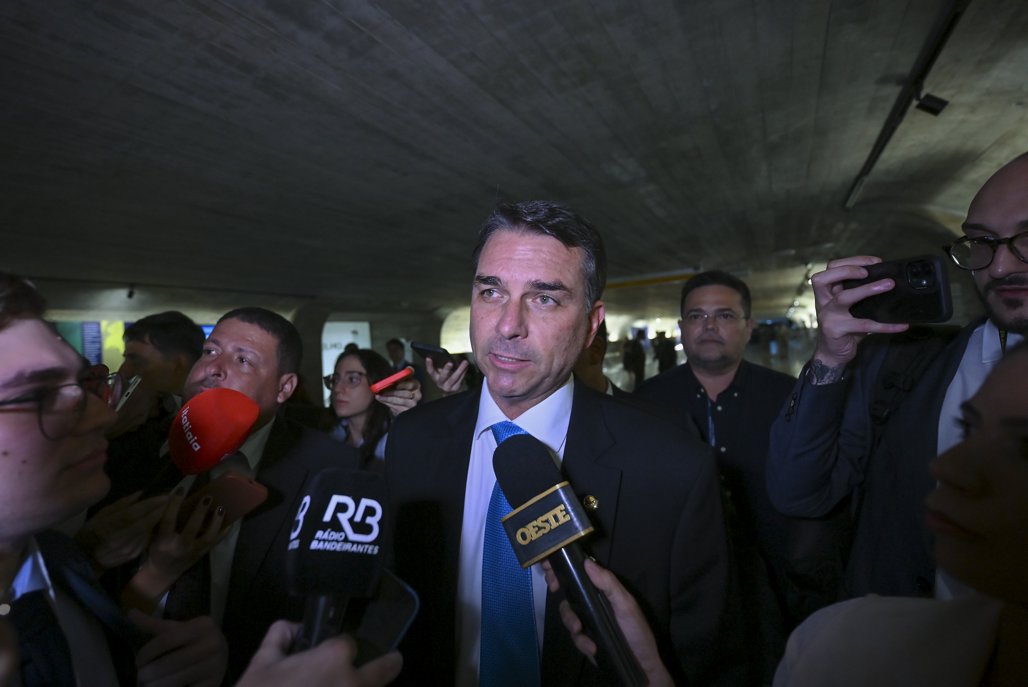 Flávio fala em “contaminação política” após entrevista à GloboNews
