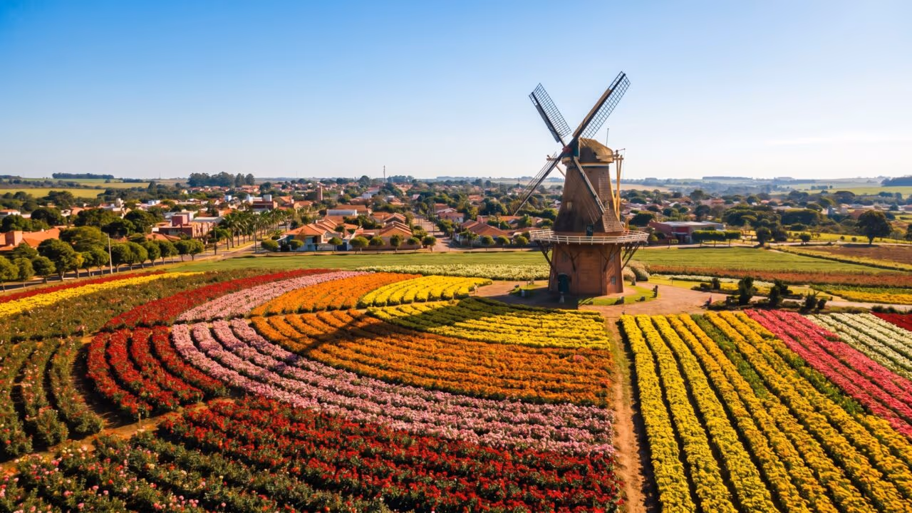 Como é viver com qualidade de vida na Holanda escondida no interior do Brasil entre flores e moinhos