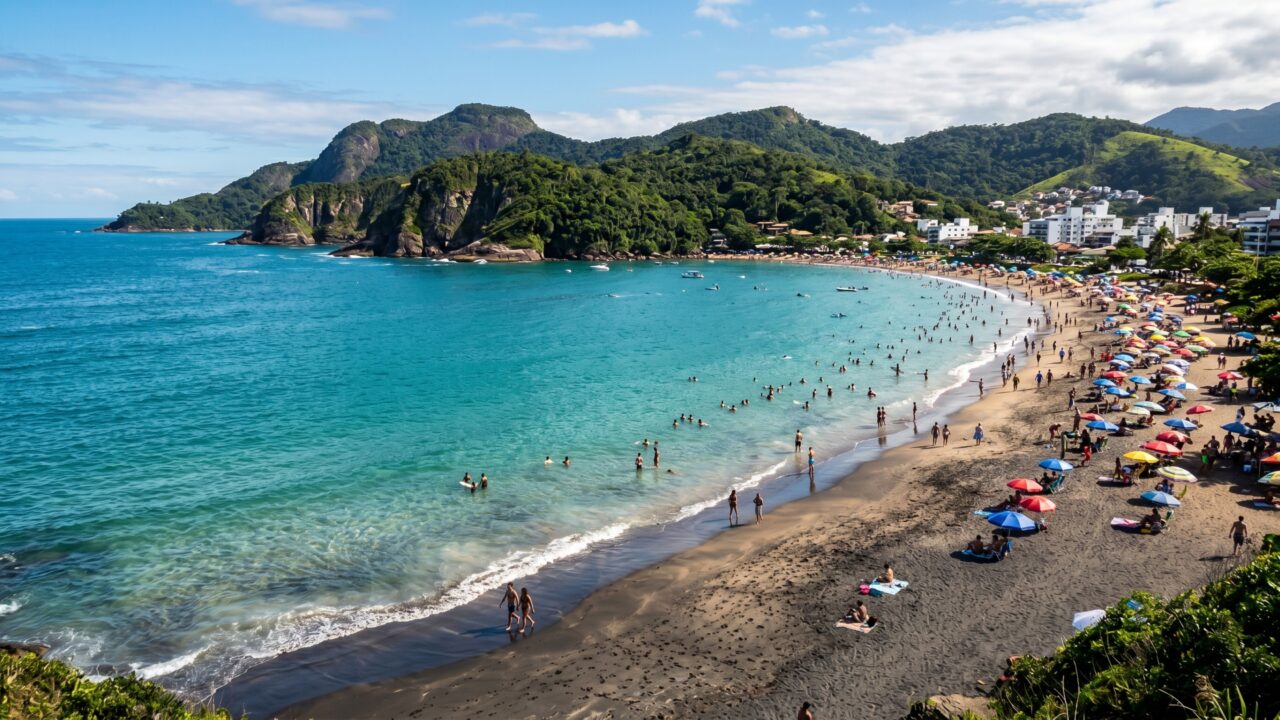 A cidade costeira das areias mágicas que promete curar doenças e oferece vida mansa o ano todo
