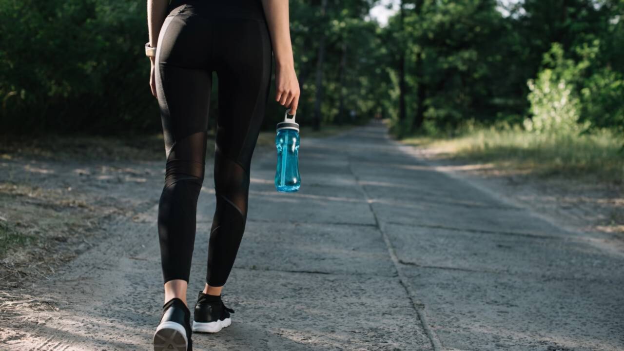 Andar não é suficiente para manter a boa forma e uma outra atividade é necessária, segundo novo estudo