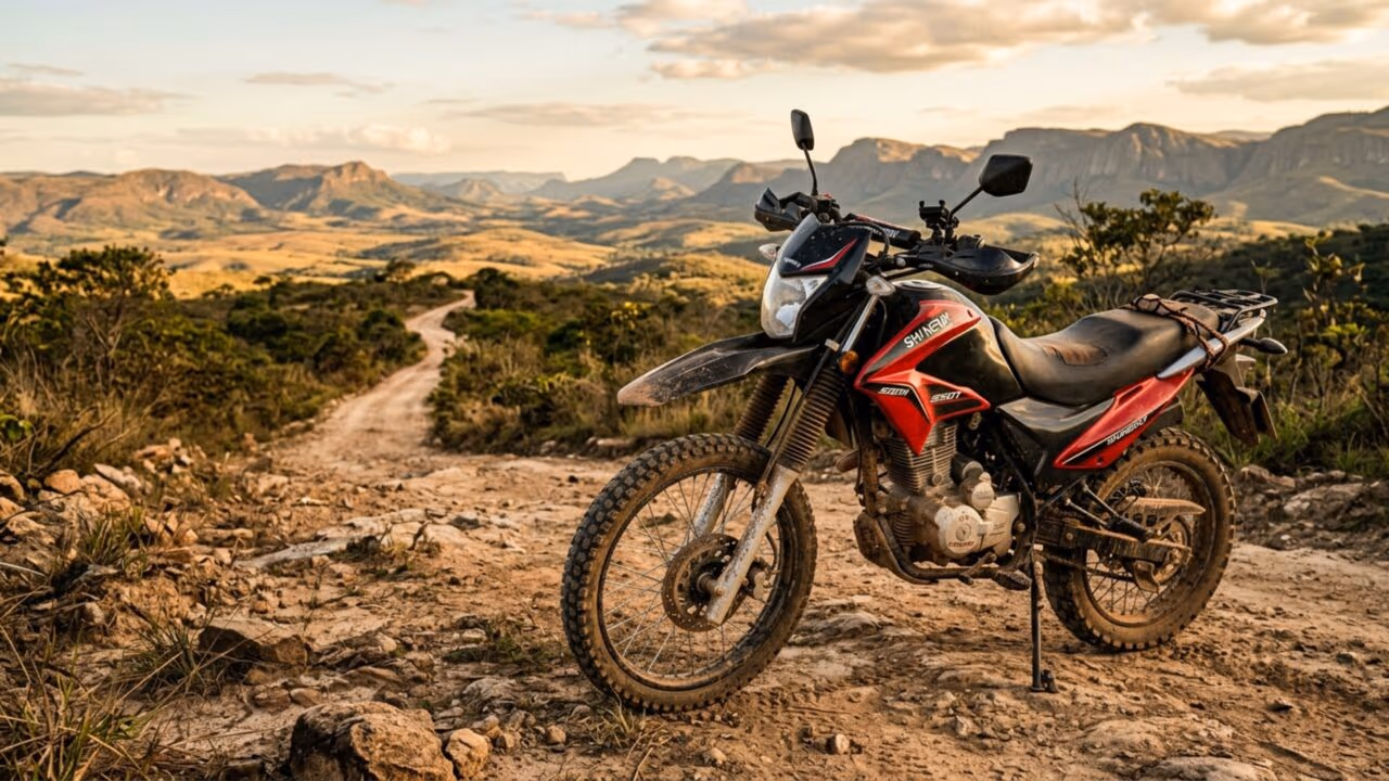 Adeus motos pequenas: SBM 250T surge como trail acessível com 30,8 cv e pacote tecnológico competitivo