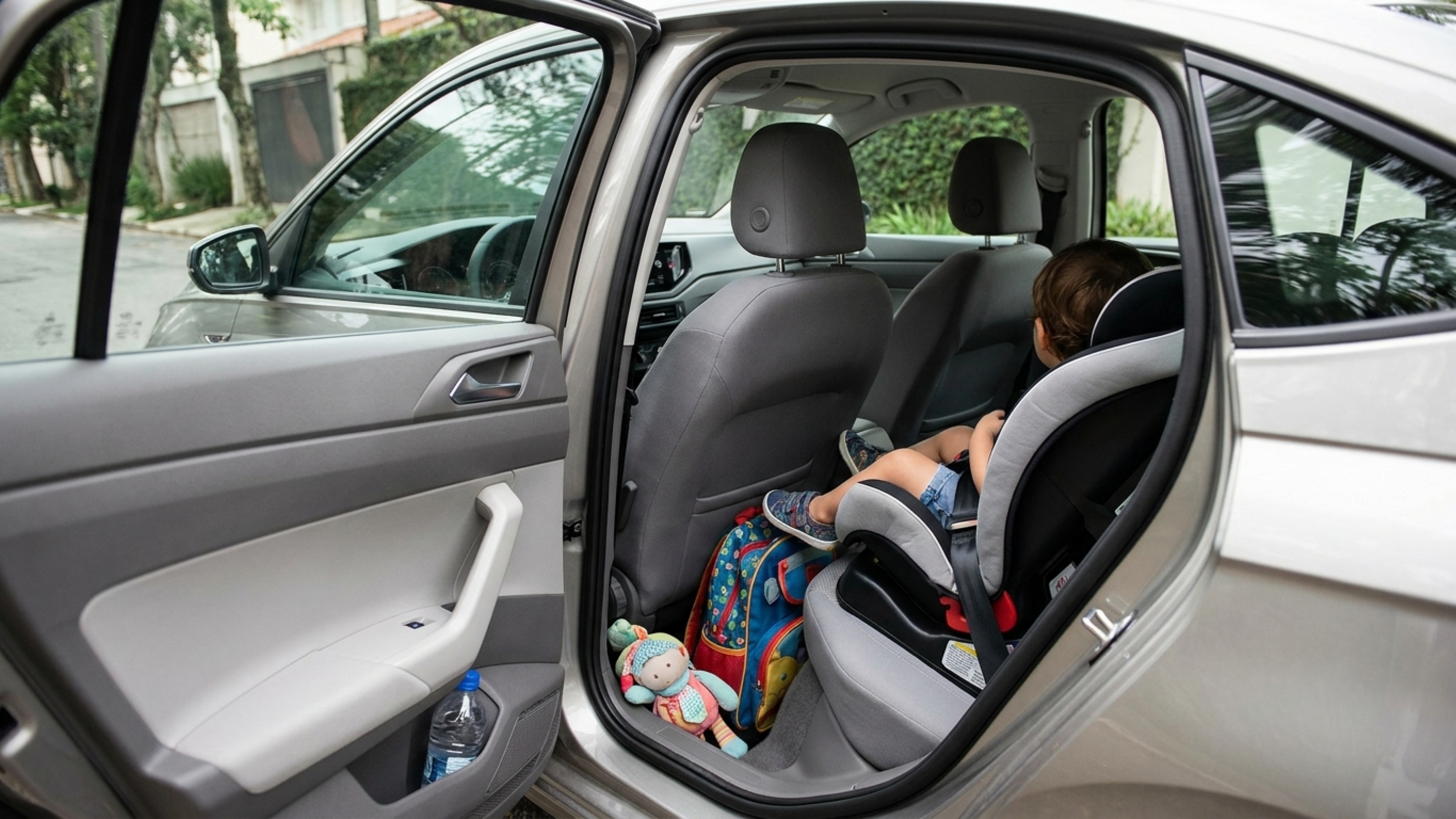 Motoristas entendem errado lei da cadeirinha em 2026 e colocam em risco crianças no trânsito