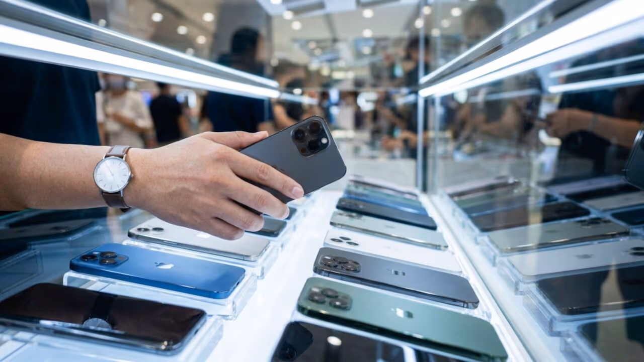 Como escolher um celular melhor sem cair no marketing que esconde travamentos, bateria fraca e pouco espaço