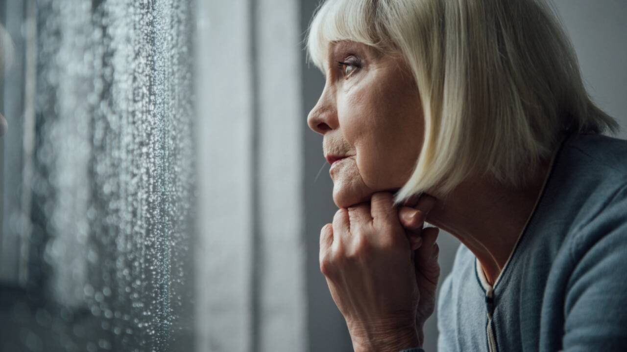 Aos 65 anos recebo apenas duas visitas por ano dos meus filhos, mesmo morando a vinte minutos de distância; mais difícil que solidão, é achar que amor e proximidade eram a mesma coisa