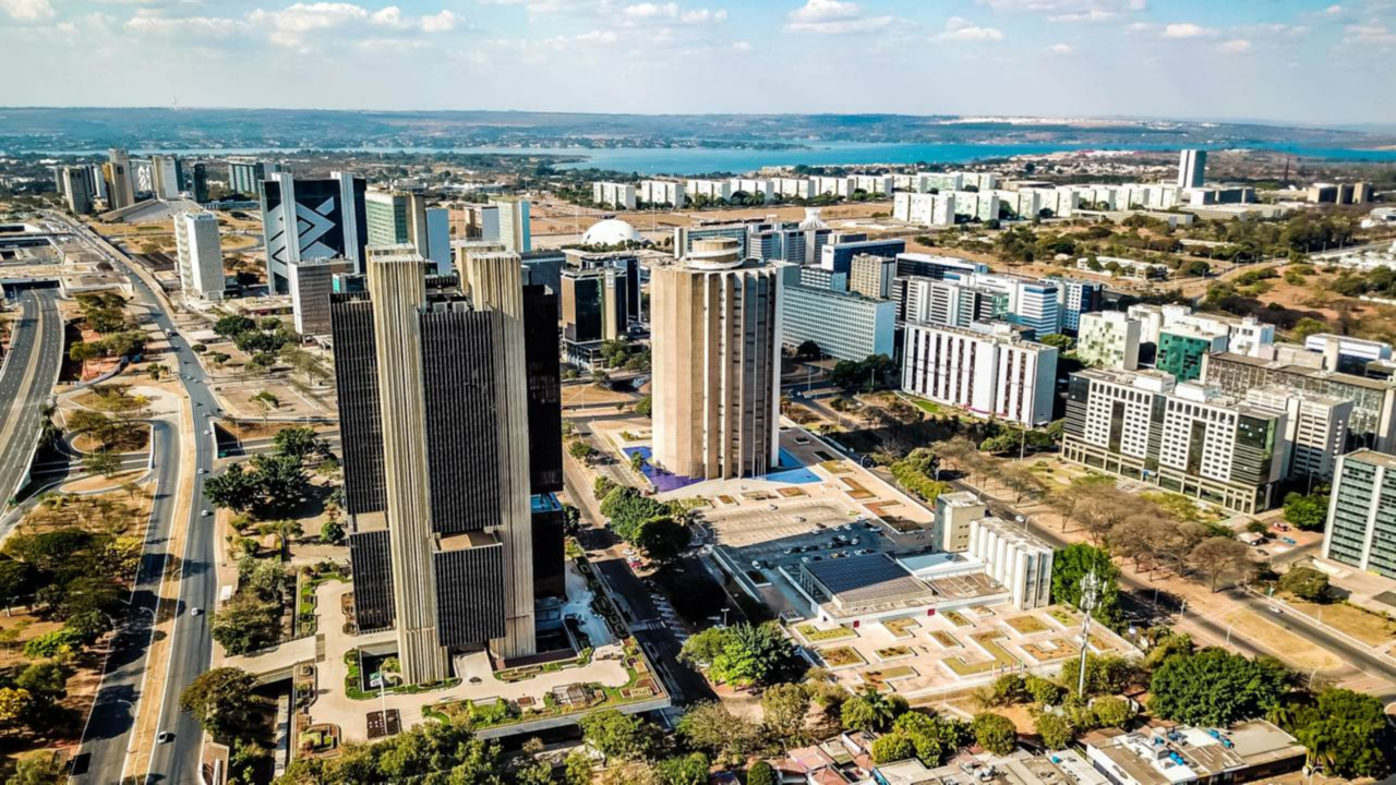 A cidade erguida do nada no cerrado que hoje concentra poder, renda e um dos maiores PIBs do Brasil