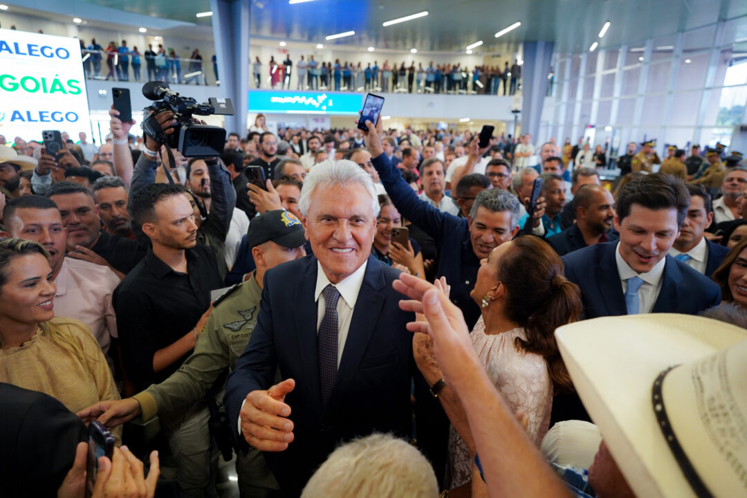 Caiado critica proposta de Flávio Bolsonaro para adiar tarifa dos EUA