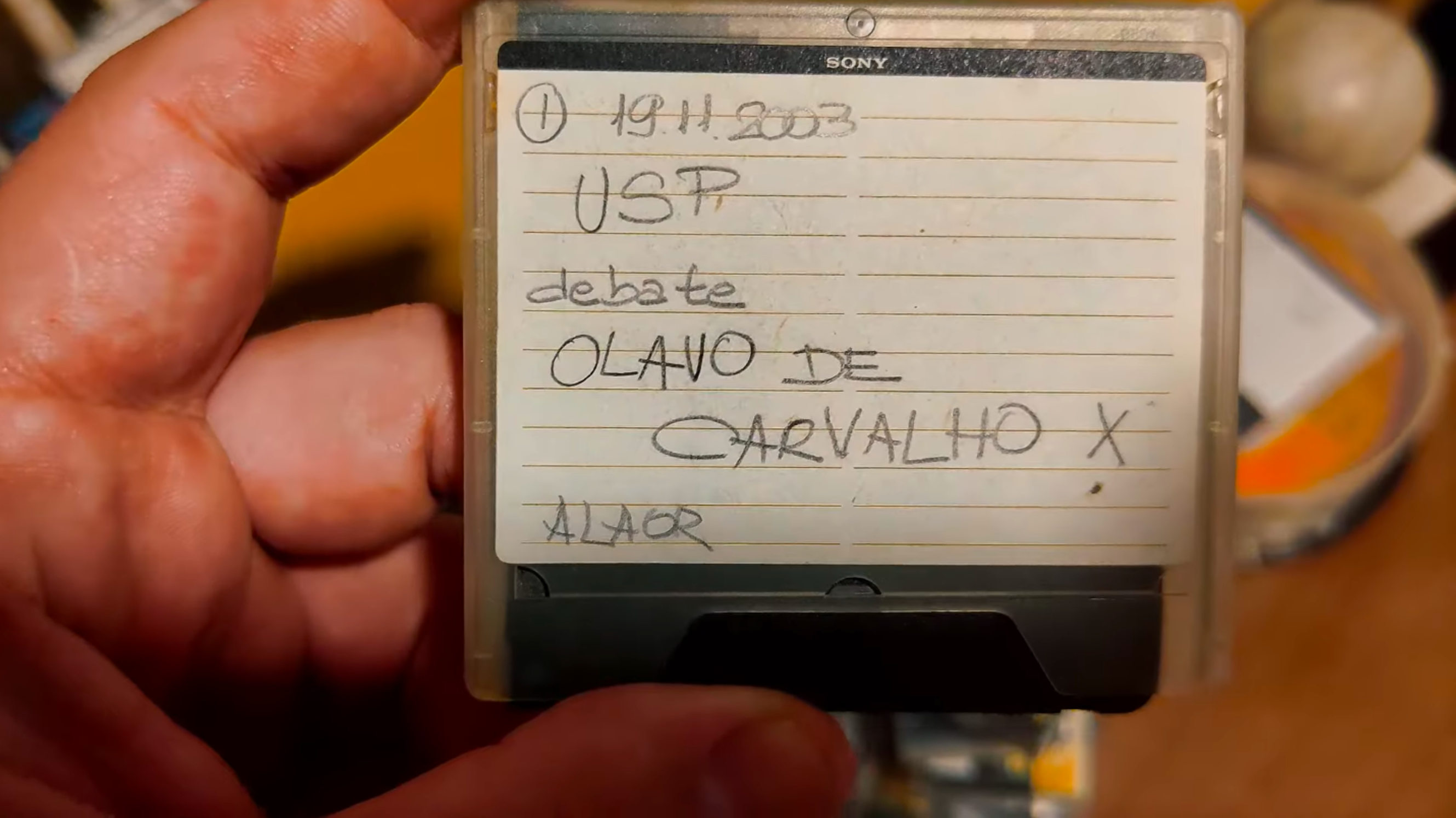 A Herança que Ninguém Herdou: o Pensador Virou Arma de Briga de Bar