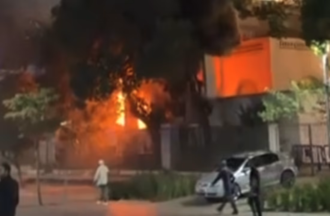 Incêndio atinge Edifício Touring no Rio