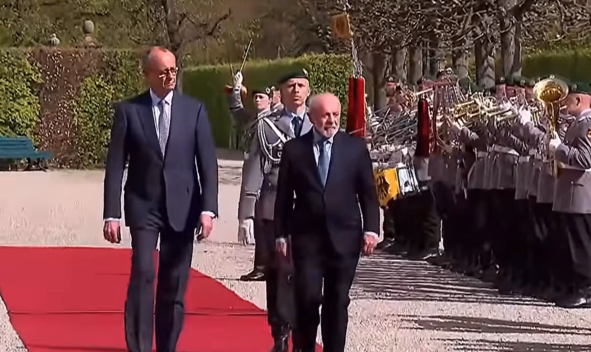 Lula é recebido por chanceler alemão em Hannover