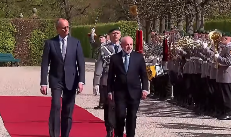 Lula é recebido por chanceler alemão em Hannover