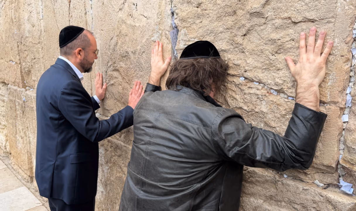 Milei visita Israel, vai ao Muro das Lamentações e tem encontro com Netanyahu