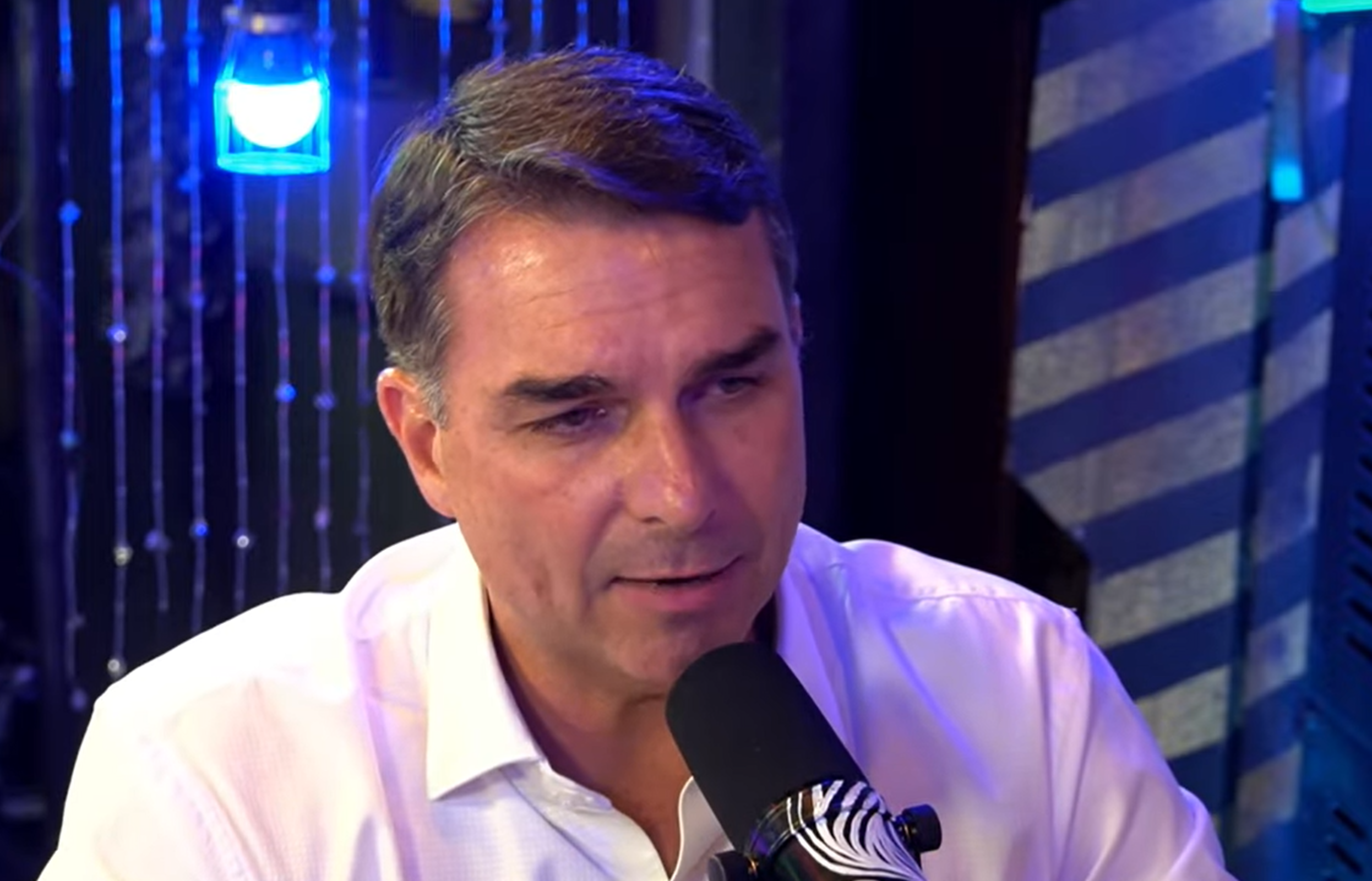 Flávio Bolsonaro explica voto favorável ao PL da Misoginia