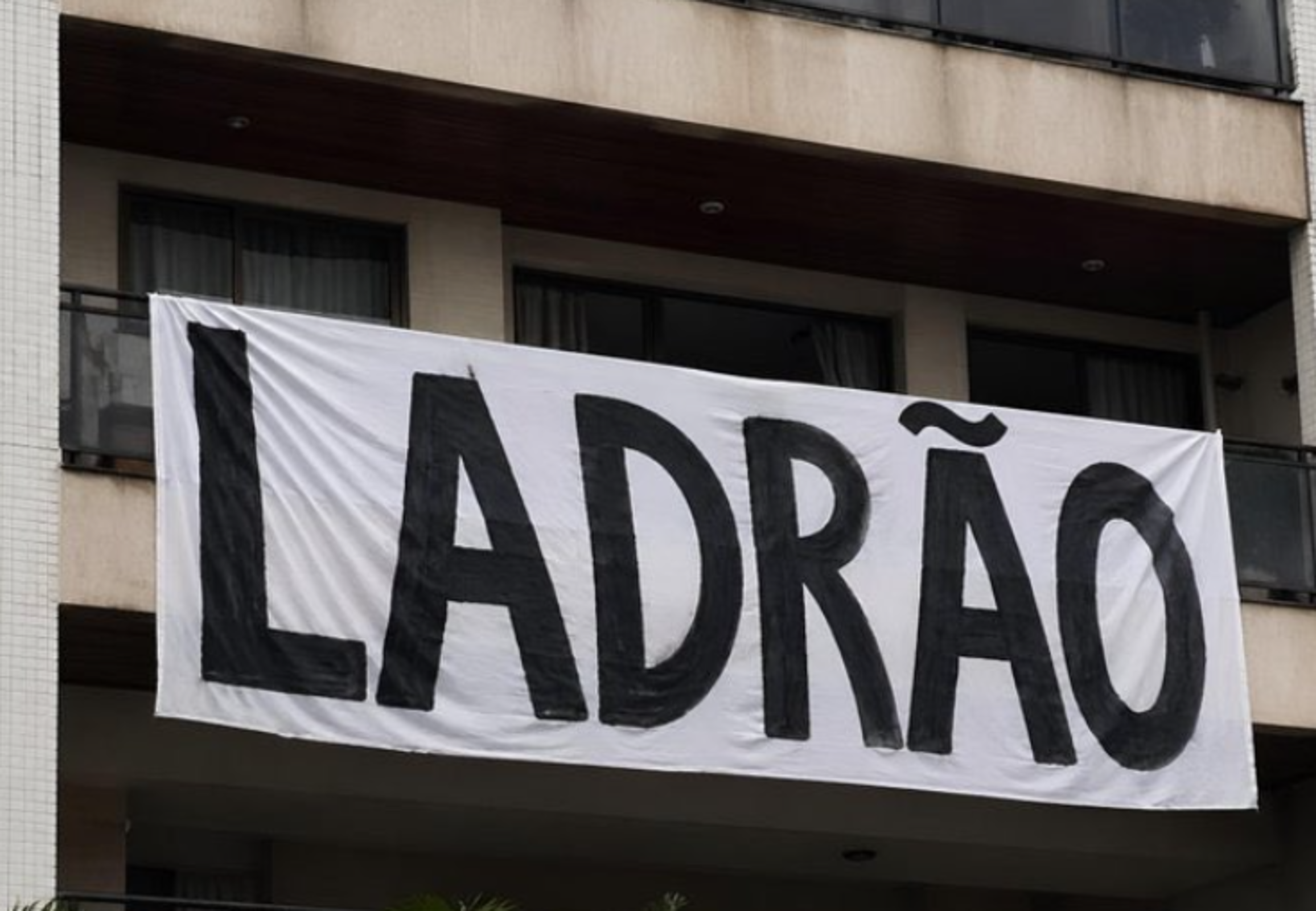 “Se Lula achou que a faixa era para ele, quem sou eu pra discordar”, diz Flávio