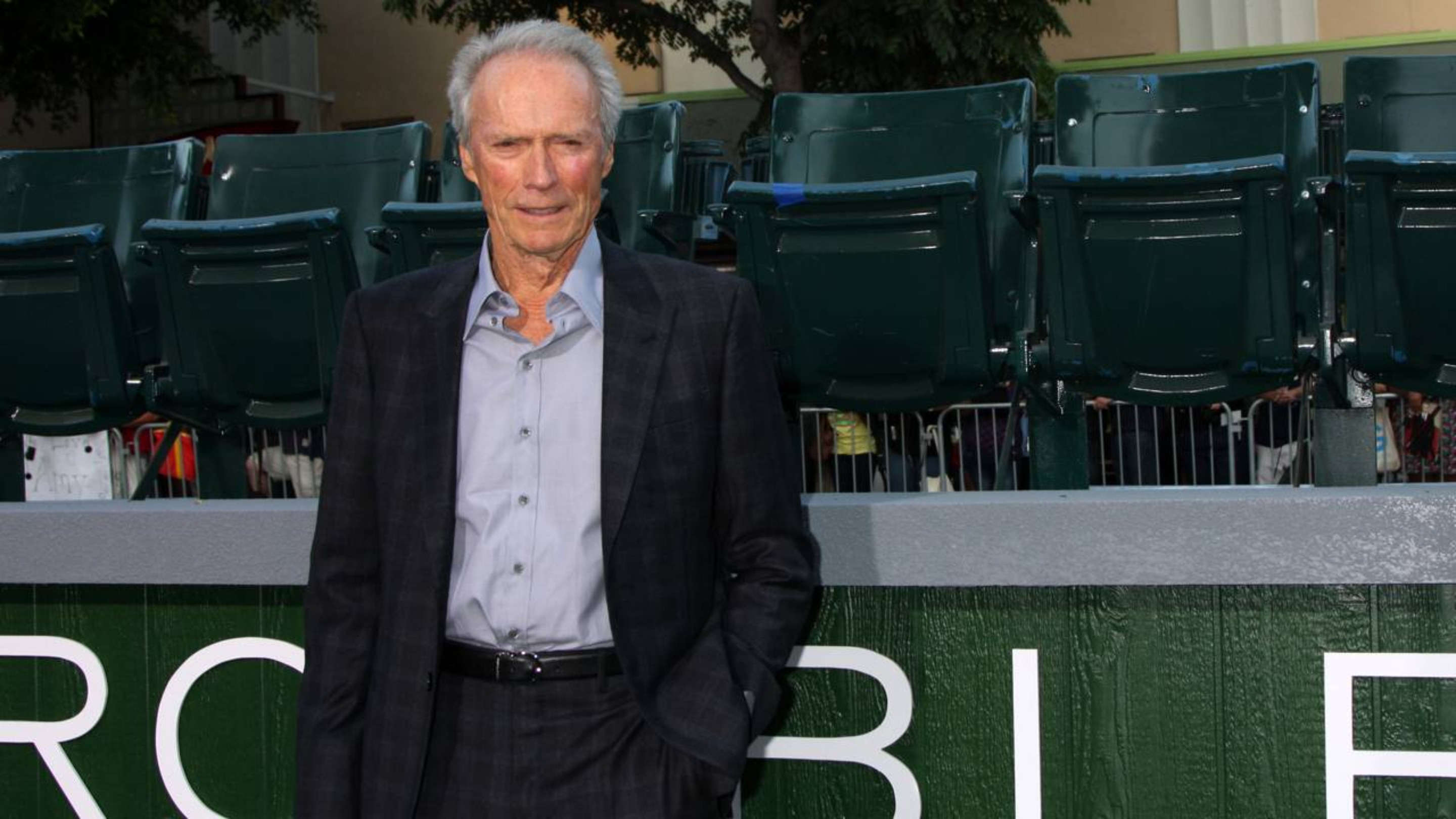 Clint Eastwood: “Digo isso com todo o respeito do mundo, mas acredito que estou fala2ndo quando digo que você nunca deve confiar em ninguém em um filme italiano”