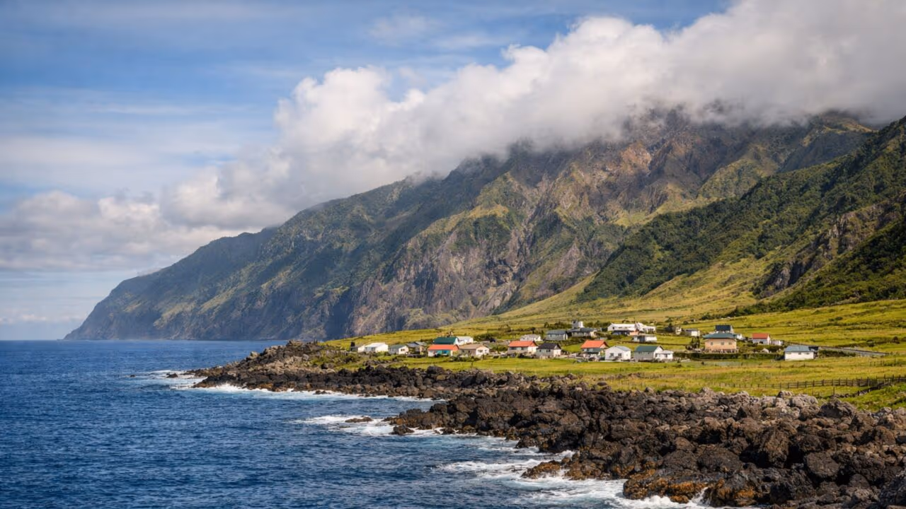 A cidade construída no lugar mais remoto do planeta e que mantém uma rotina isolada do resto do mundo