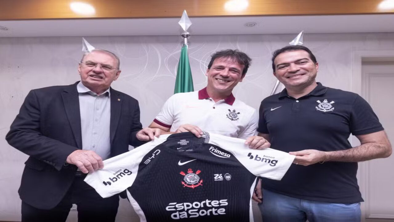 Corinthians confirma Fernando Diniz como novo técnico: “Meu coração já pulsa no mesmo ritmo da Fiel”