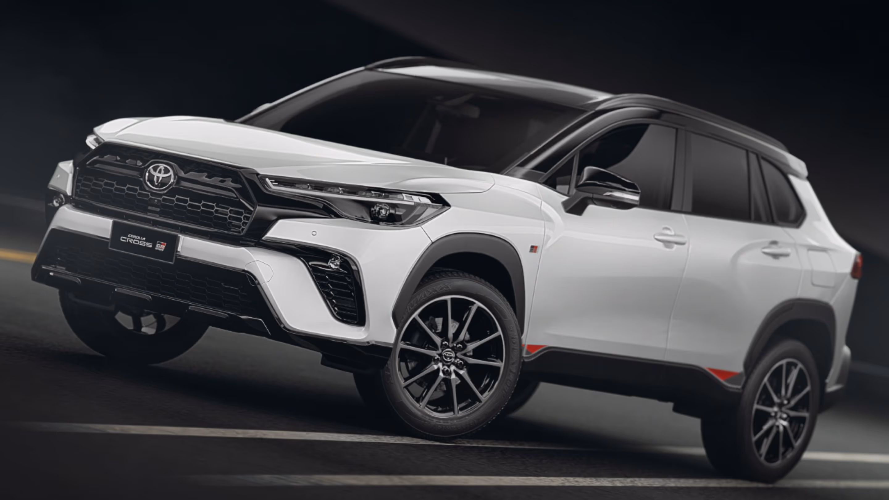 SUV da Toyota cobra R$ 217 mil, faz até 13 km/l e traz 440 litros, mas será que os números justificam o preço?