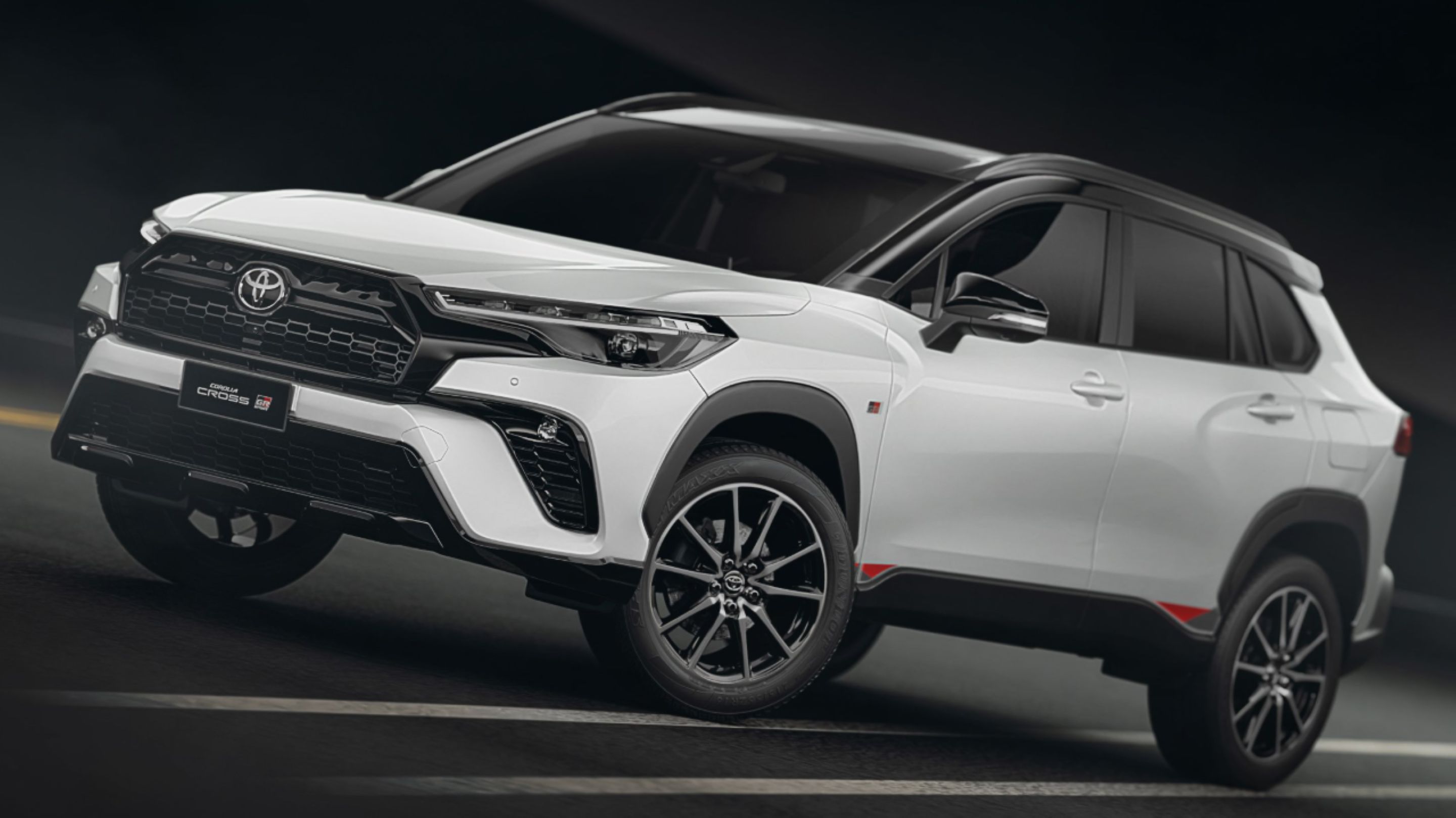 SUV da Toyota cobra R$ 217 mil, faz até 13 km/l e traz 440 litros, mas será que os números justificam o preço?