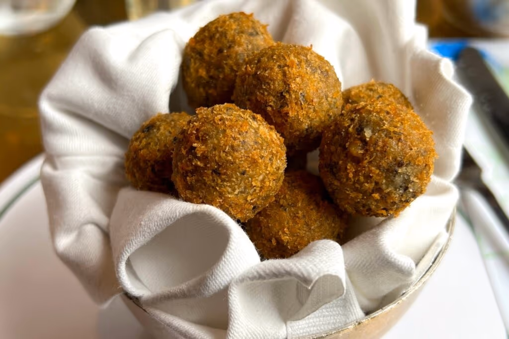Sobrou churrasco? Veja 7 receitas práticas para reaproveitar