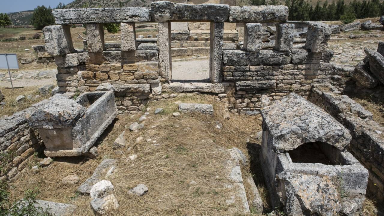 Descoberta de necrópole romana com 3 mil túmulos impressiona até mesmo os arqueólogos mais experientes