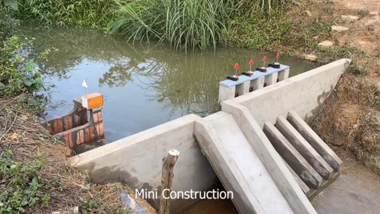 Ele construiu sua própria mini usina hidrelétrica do zero e agora vive com sua própria energia, sem depender da rede elétrica